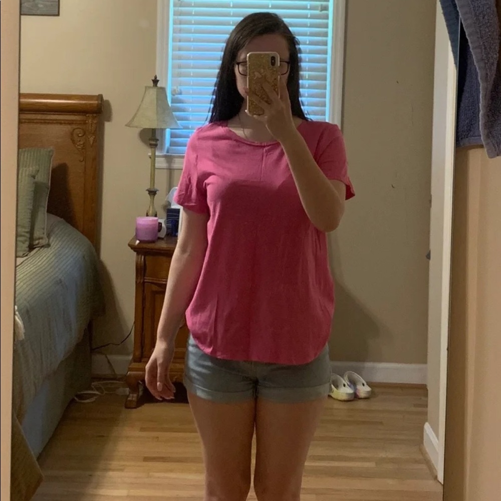 old navy tshirt